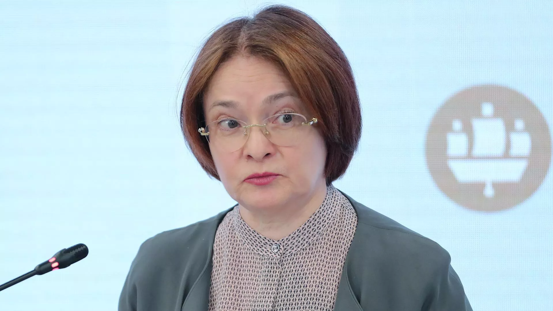 Набиуллина и Решетников на сессии Экономика предложения - стратегия роста в условиях современных вызовов  - РИА Новости, 1920, 19.06.2025