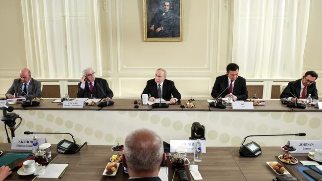 LIVE: Встреча Путина с руководителями международных информационных агентств