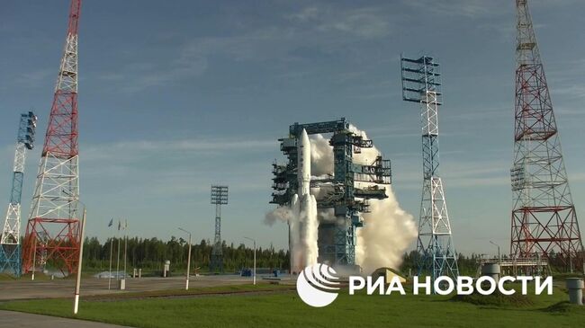 Кадры старта ракеты тяжелого класса Ангара-А5 с космодрома Плесецк 