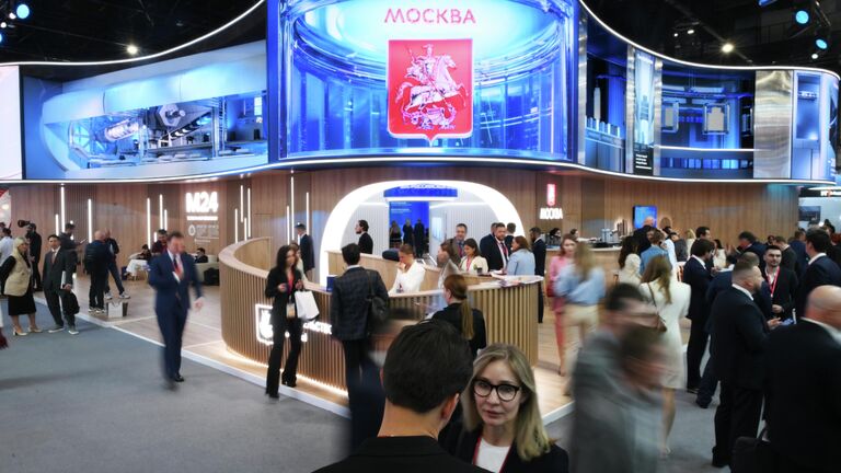Стенд правительства Москвы на ПМЭФ-2025 Стенд правительства Москвы на ПМЭФ-2025