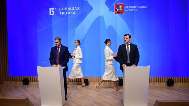 Заммэра Москвы по градостроительной политике Владимир Ефимов во время подписания соглашения о сотрудничестве с ООО Большая тройка