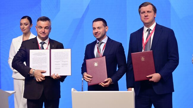 Церемония подписания соглашения между ДИПП Москвы, Минпромторгом РФ и АНО Консорциум Медицинская техника