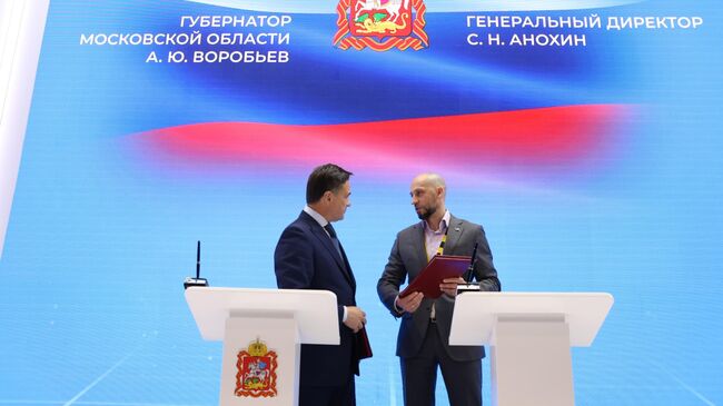 Губернатор Московской области Андрей Воробьев и генеральный директор Билайна Сергей Анохин на церемонии подписания соглашения