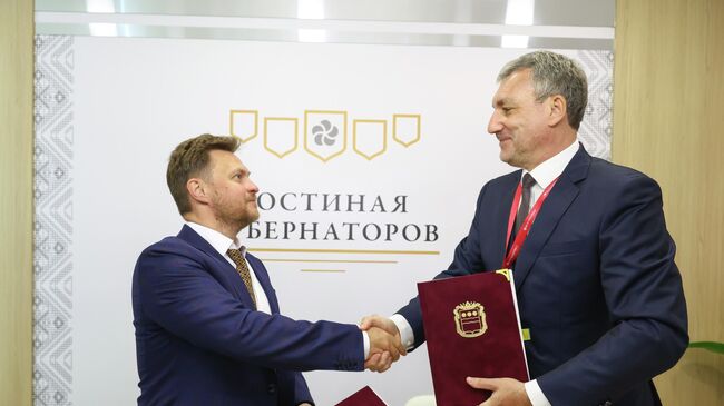 Правительство Амурской области и РусГидро подписали соглашение о сотрудничестве на ПМЭФ-2025