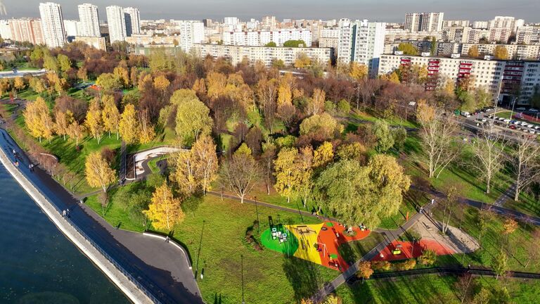 Парк на улице Гурьянова Парк на улице Гурьянова