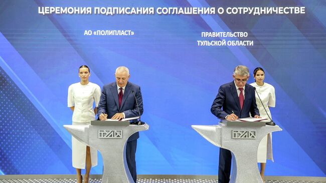 Губернатор Тульской области Дмитрий Миляев и председатель Совета директоров группы компаний Полипласт Александр Шамсутдинов 