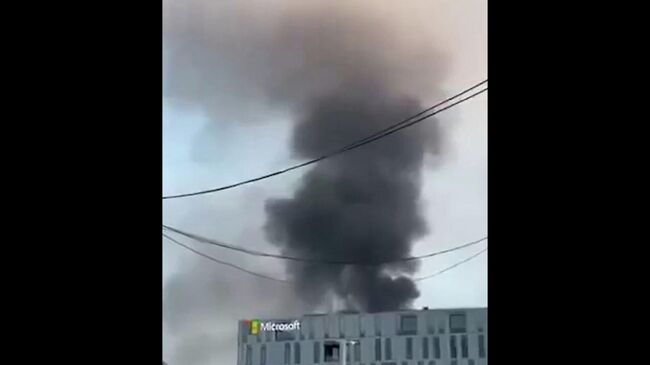 Последствия удара иранской ракеты рядом с офисом Microsoft в городе Беэр-Шева 