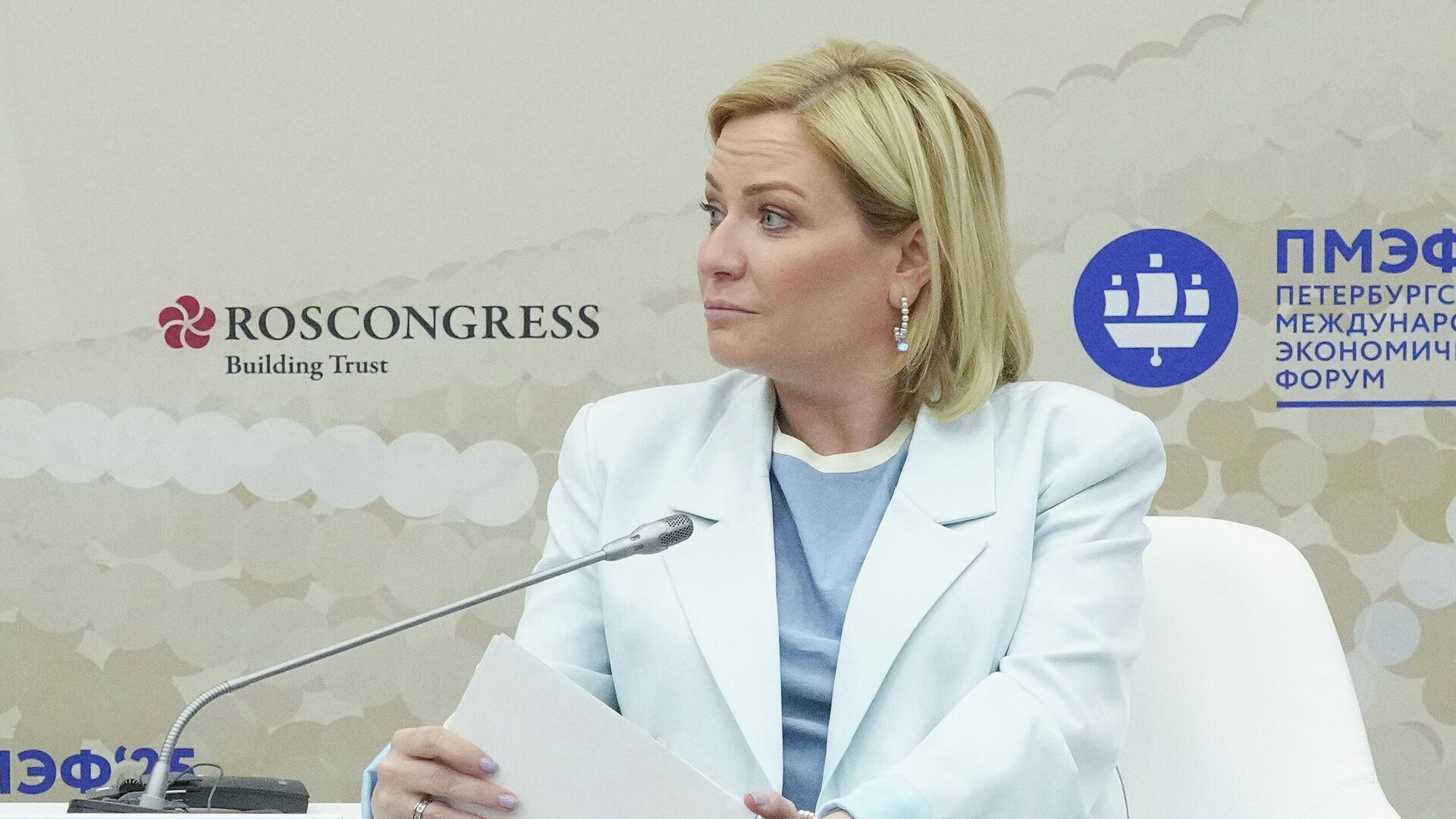 Министр культуры России Ольга Любимова в рамках ПМЭФ-2025 - РИА Новости, 1920, 20.06.2025