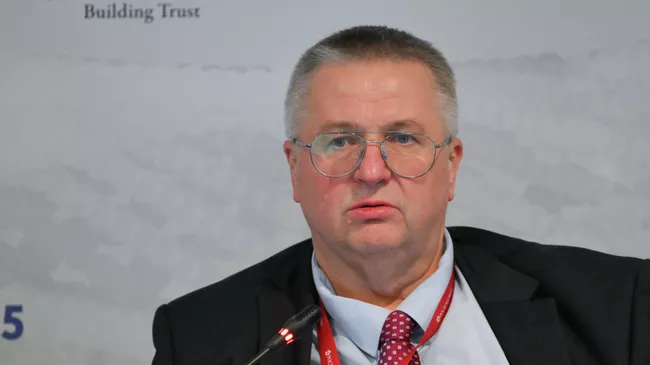 Вице-премьер РФ Алексей Оверчук на ПМЭФ-2025