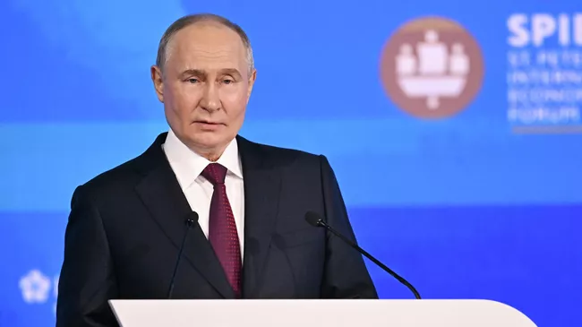 Путин на пленарном заседании ПМЭФ-2025