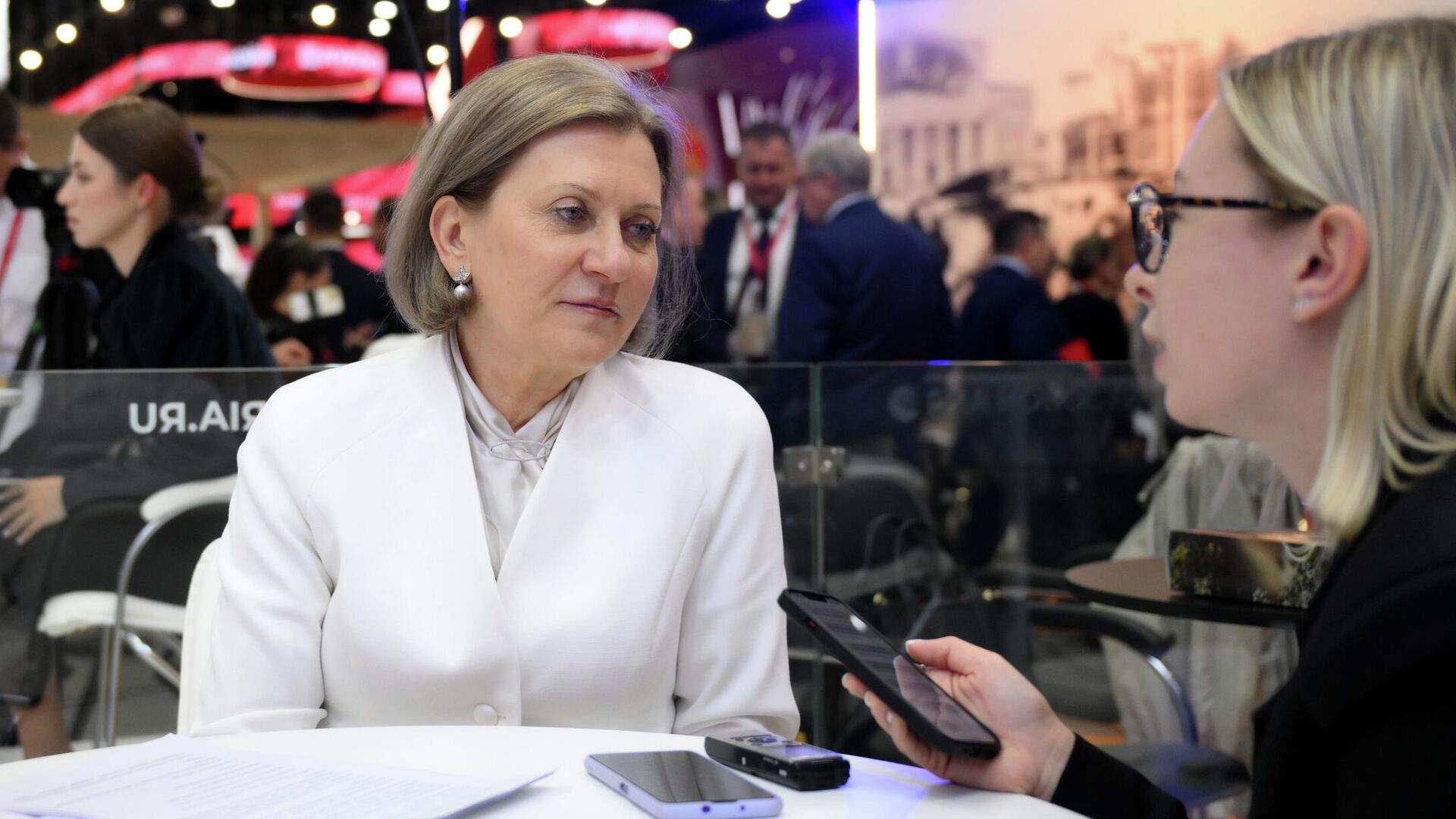 Анна Попова на стенде РИА Новости на ПМЭФ-2025 - РИА Новости, 1920, 20.06.2025