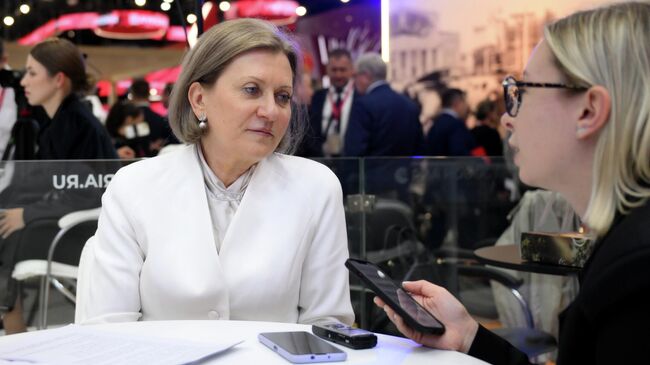 Анна Попова на стенде РИА Новости на ПМЭФ-2025