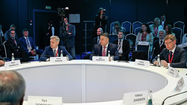 Губернатор области Игорь Руденя на сессии ПМЭФ