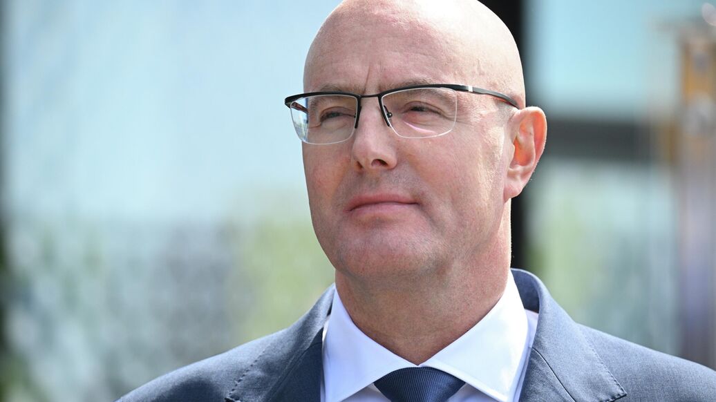 Чернышенко рассказал об уменьшении нагрузки на российских учителей