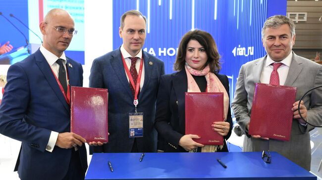 Ректор МГУ им. Н.П. Огарева Дмитрий Глушков, глава Республики Мордовия Артем Здунов, президент группы компаний Рияда Ее Высочество шейха Дейя Бинт Ибрагим Аль Халифа и основатель, председатель совета директоров ГК Промомед Петр Белый