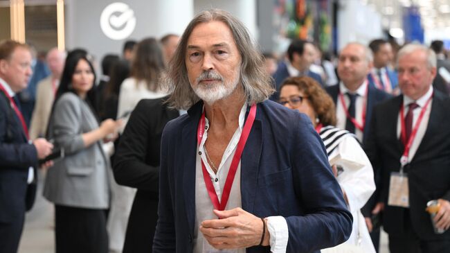 Никас Сафронов Никас Сафронов