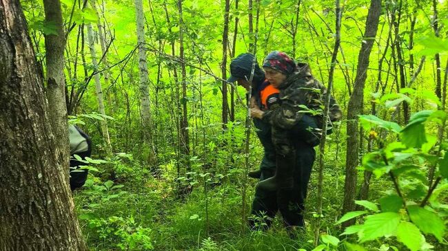 Спасатели нашли потерявшихся в лесу двух пенсионерок в Хабаровском крае