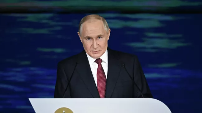 Президент РФ Владимир Путин на пленарном заседании XXVIII Петербургского международного экономического форума