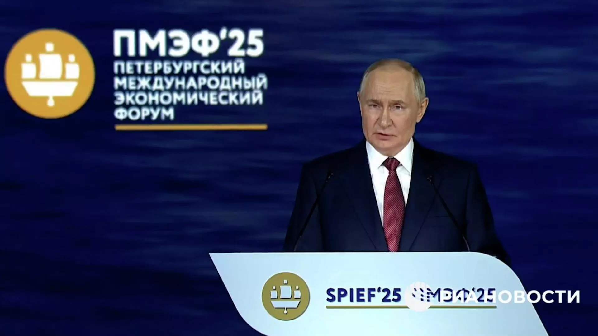 Путин: для увеличения доходов россиян необходимо повышать квалификацию и переобучать сотрудников - РИА Новости, 1920, 20.06.2025