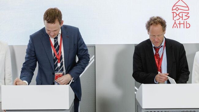 Церемония подписания соглашения между Рязанской областью и группой компаний ЭкоНива