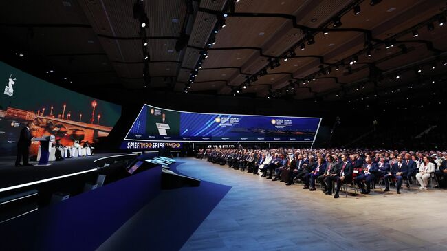 Пленарное заседание XXVIII Петербургского международного экономического форума