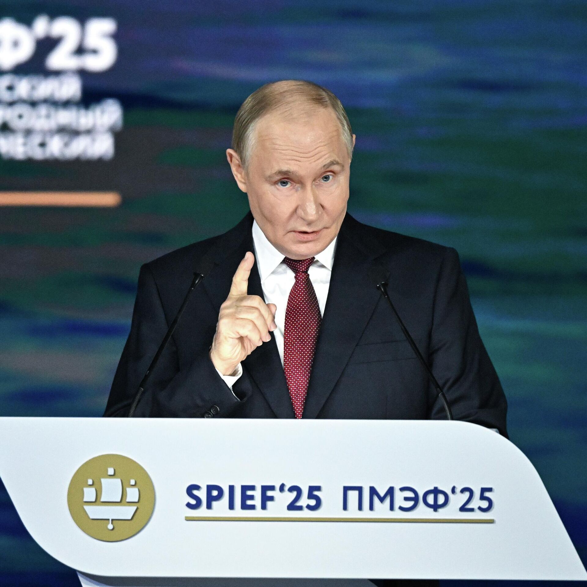Путин рассказал об уходе зарубежных инвесторов из России - РИА Новости ...