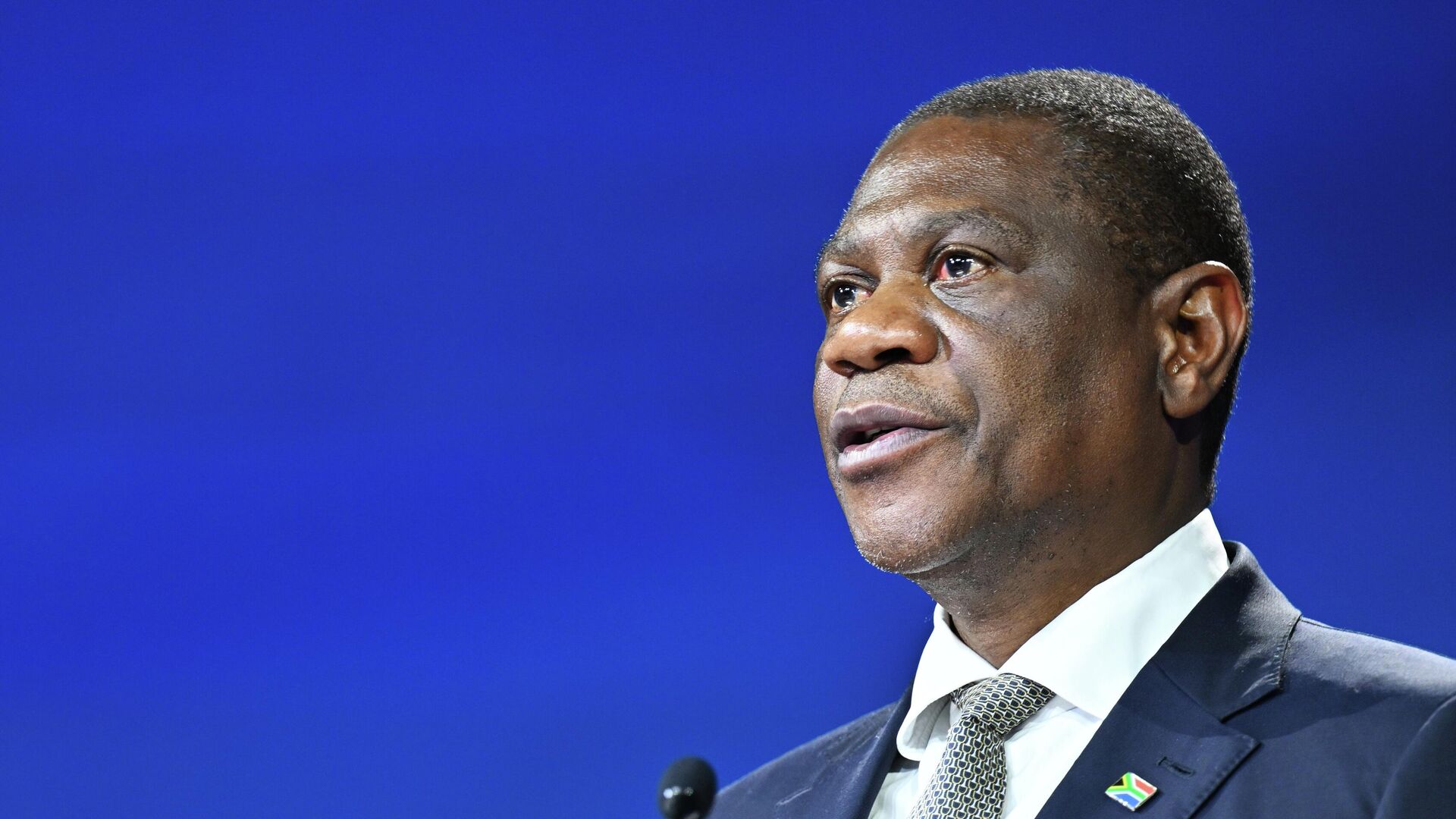  Вице-президент Южно-Африканской Республики Пол Машатиле на пленарном заседании XXVIII Петербургского международного экономического форума - РИА Новости, 1920, 20.06.2025