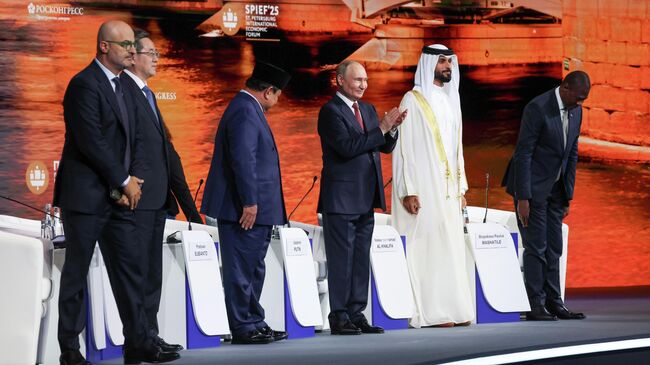 Пленарное заседание ПМЭФ-2025