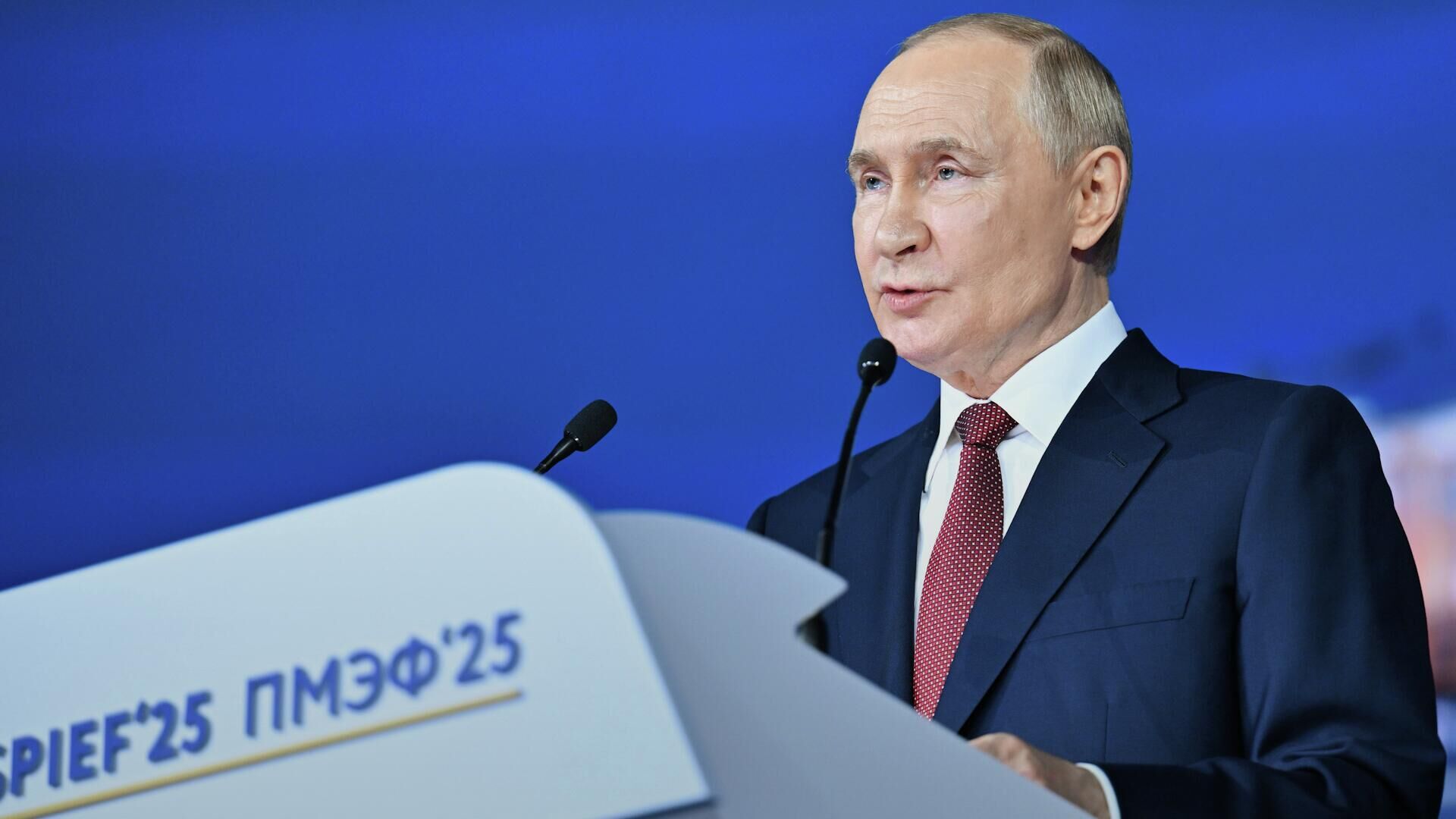 Путин ответил на вопрос о капитуляции Украины - РИА Новости, 1920, 20.06.2025