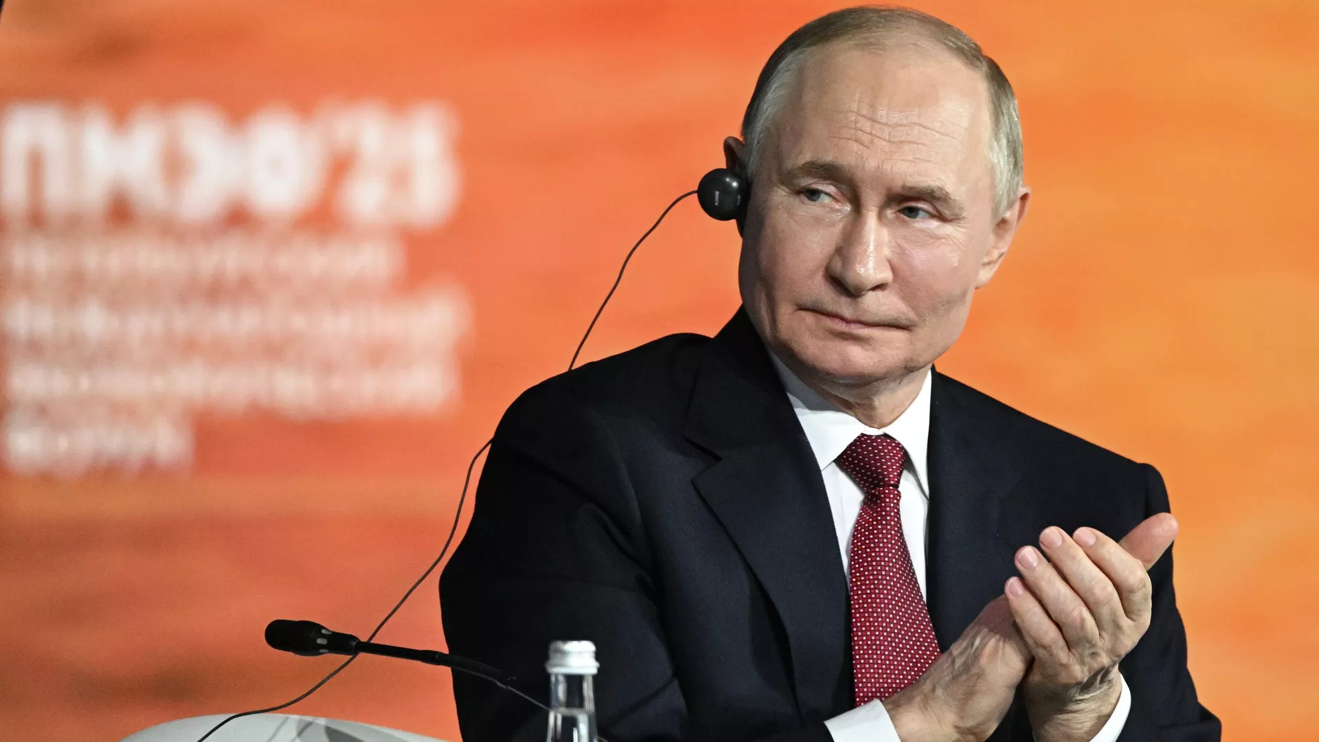 Президент РФ Владимир Путин на пленарном заседании XXVIII Петербургского международного экономического форума - РИА Новости, 1920, 20.06.2025