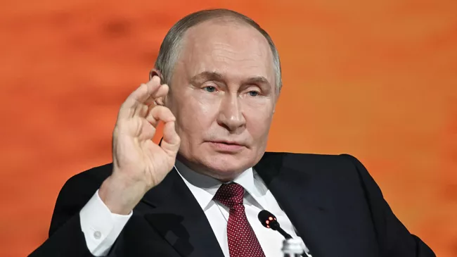 Президент России Владимир Путин на пленарном заседании XXVIII Петербургского международного экономического форума
