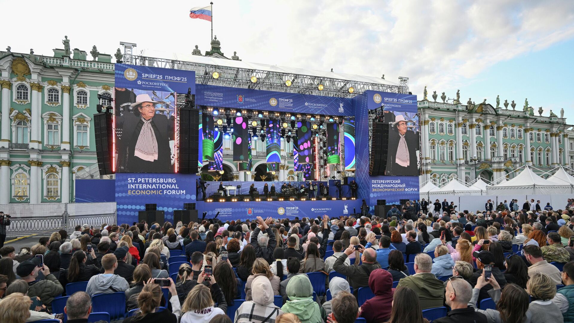 Концерт В ритме лета на Дворцовой площади в рамках культурной программы ПМЭФ-2025 Концерт В ритме лета на Дворцовой площади в рамках культурной программы ПМЭФ-2025 - РИА Новости, 1920, 21.06.2025