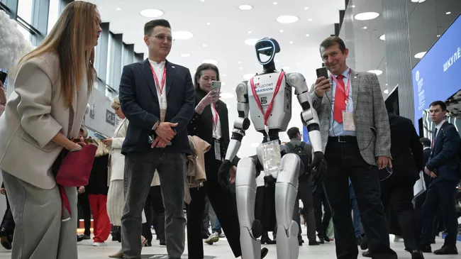 ПМЭФ-2025. Сбор гостей перед началом пленарного заседания ПМЭФ-2025. Сбор гостей перед началом пленарного заседания