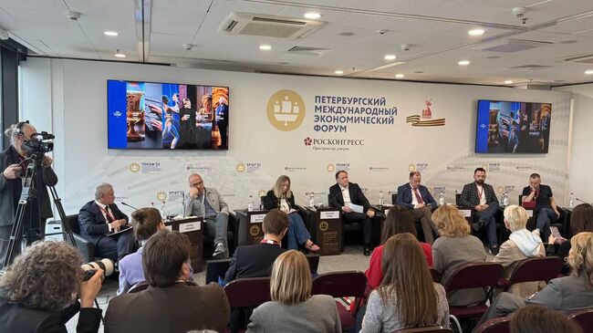 Цифровые платформы и роль медиа обсудили на сессии Baltic Weekend на ПМЭФ-2025