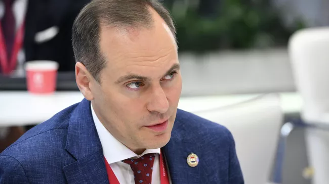 Глава Мордовии Артем Здунов на стенде РИА Новости ПМЭФ-2025