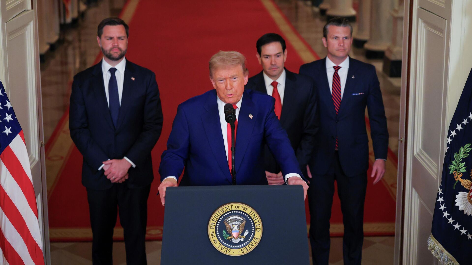 Дональд Трамп, Марко Рубио и Джей Ди Вэнс - РИА Новости, 1920, 16.12.2025