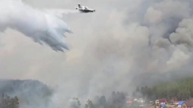 Тушение крупного лесного пожара вблизи поселка Атамановка Забайкальского края