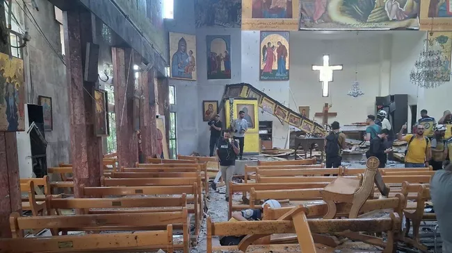 На месте взрыва в церкви в районе Дувейла в Дамаске, Сирия