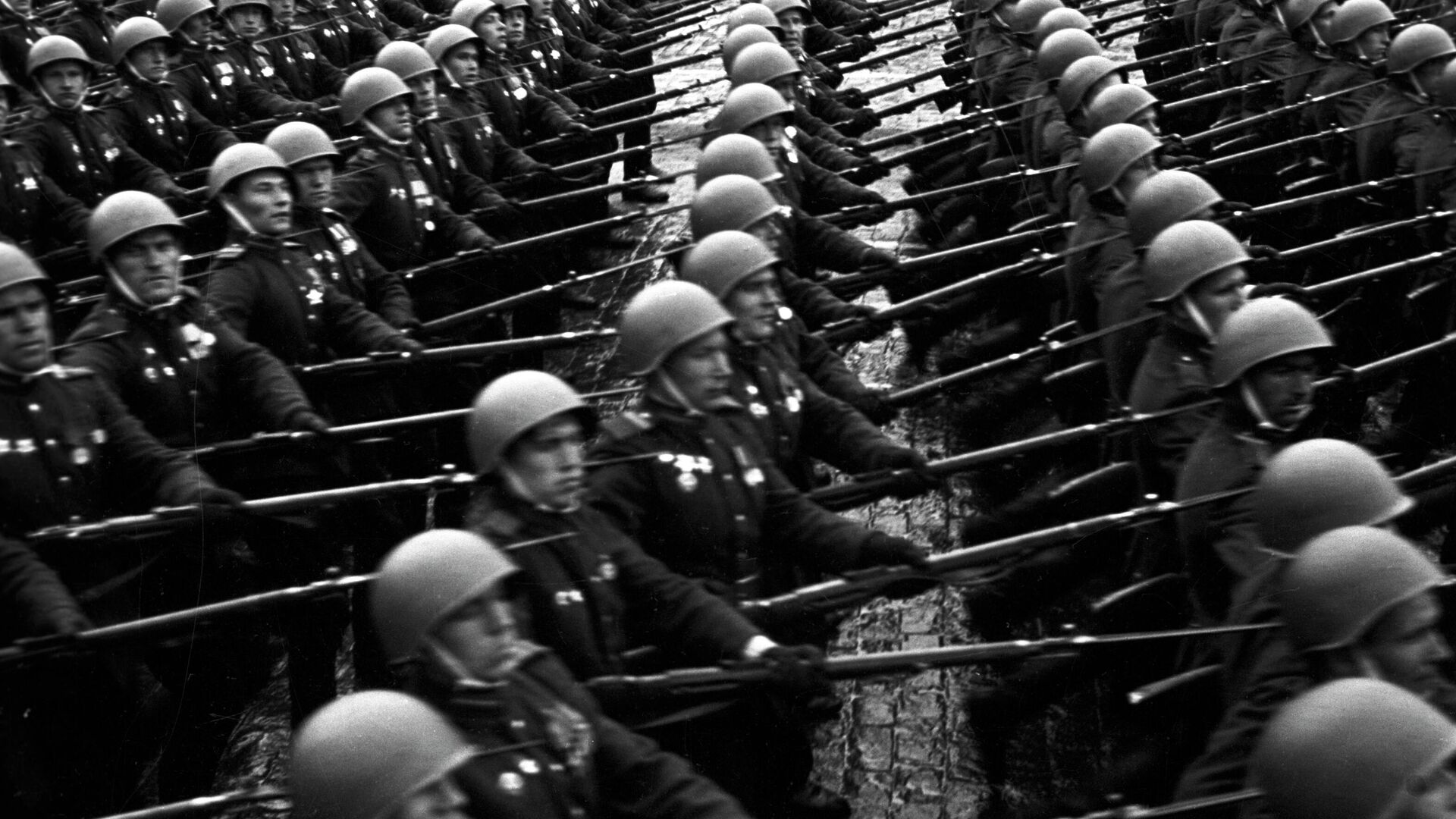 Парад Победы на Красной площади в Москве 24 июня 1945 года - РИА Новости, 1920, 23.12.2025