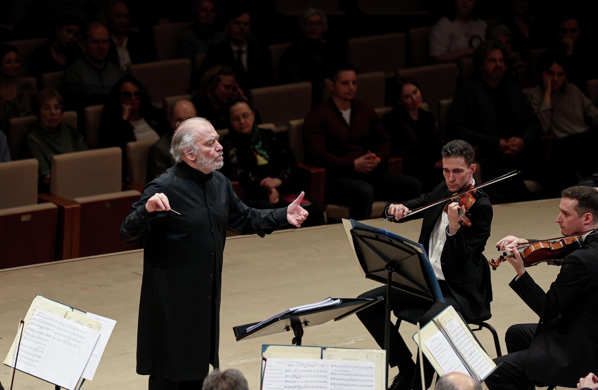 Дирижер Валерий Гергиев Дирижер Валерий Гергиев - РИА Новости, 1920, 23.06.2025