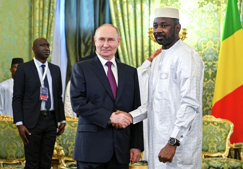 Путин обсудил с президентом Мали отношения двух стран
