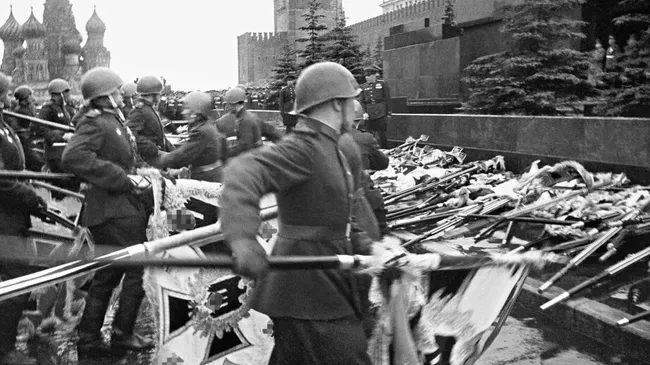 Церемония повержения немецких знамен и штандартов к подножию Мавзолея В.И. Ленина Церемония повержения немецких знамен и штандартов к подножию Мавзолея В.И. Ленина