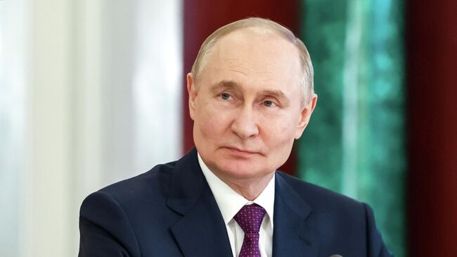 Путин отметил вклад ученых и инженеров в укрепление ОПК
