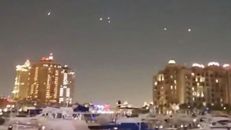 Видн на работу ПВО из Кувейта. Кадр видео из соцсетей - РИА Новости, 1920, 23.06.2025