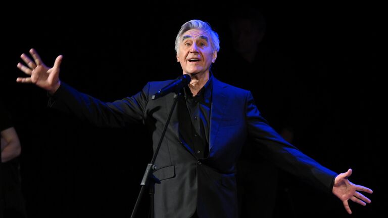 L'acteur Anatoly Vasiliev lors de la cérémonie d'adieu de l'artiste du peuple de la RSFSR Valentina Talyzina au Théâtre Mossovet