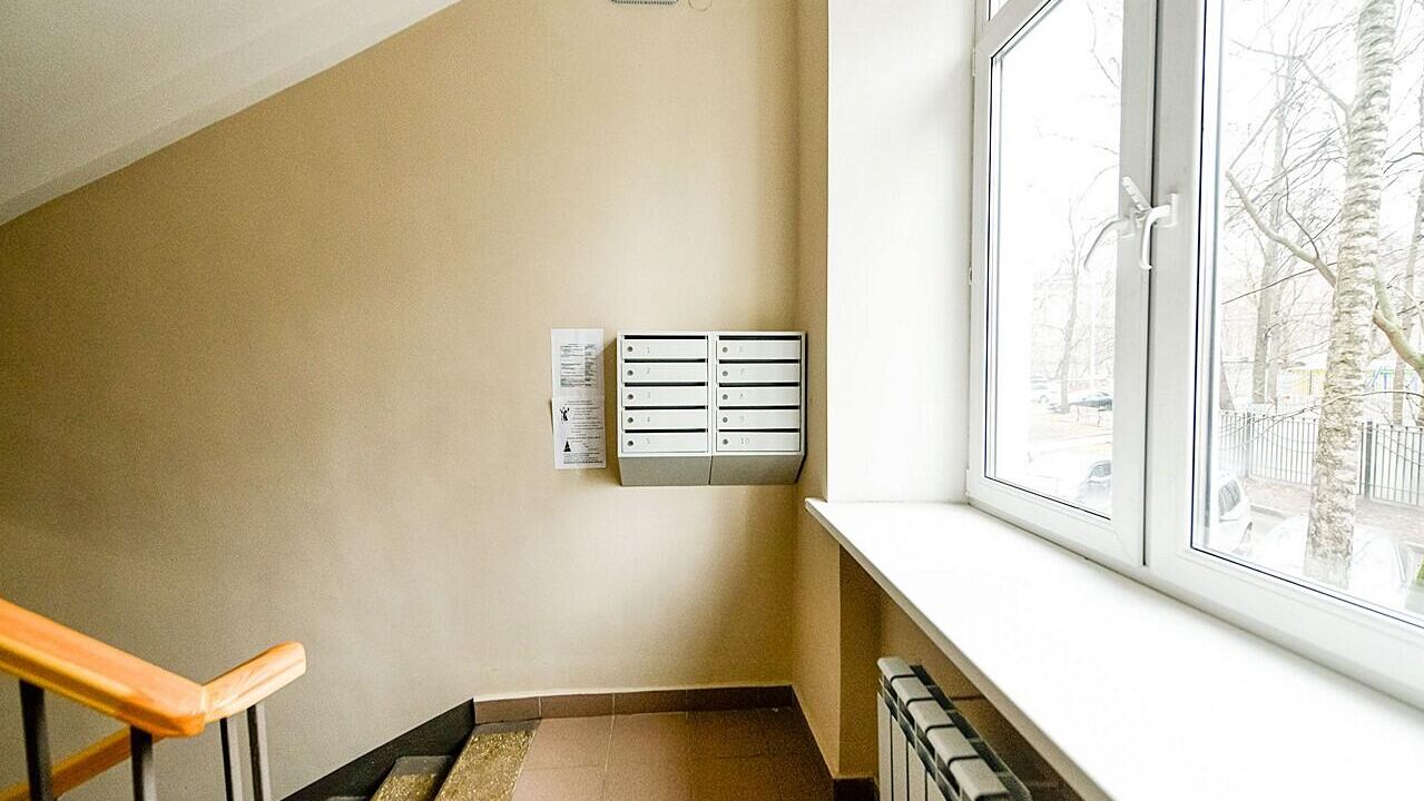 Подъезд жилого дома Подъезд жилого дома - РИА Новости, 1920, 12.07.2025