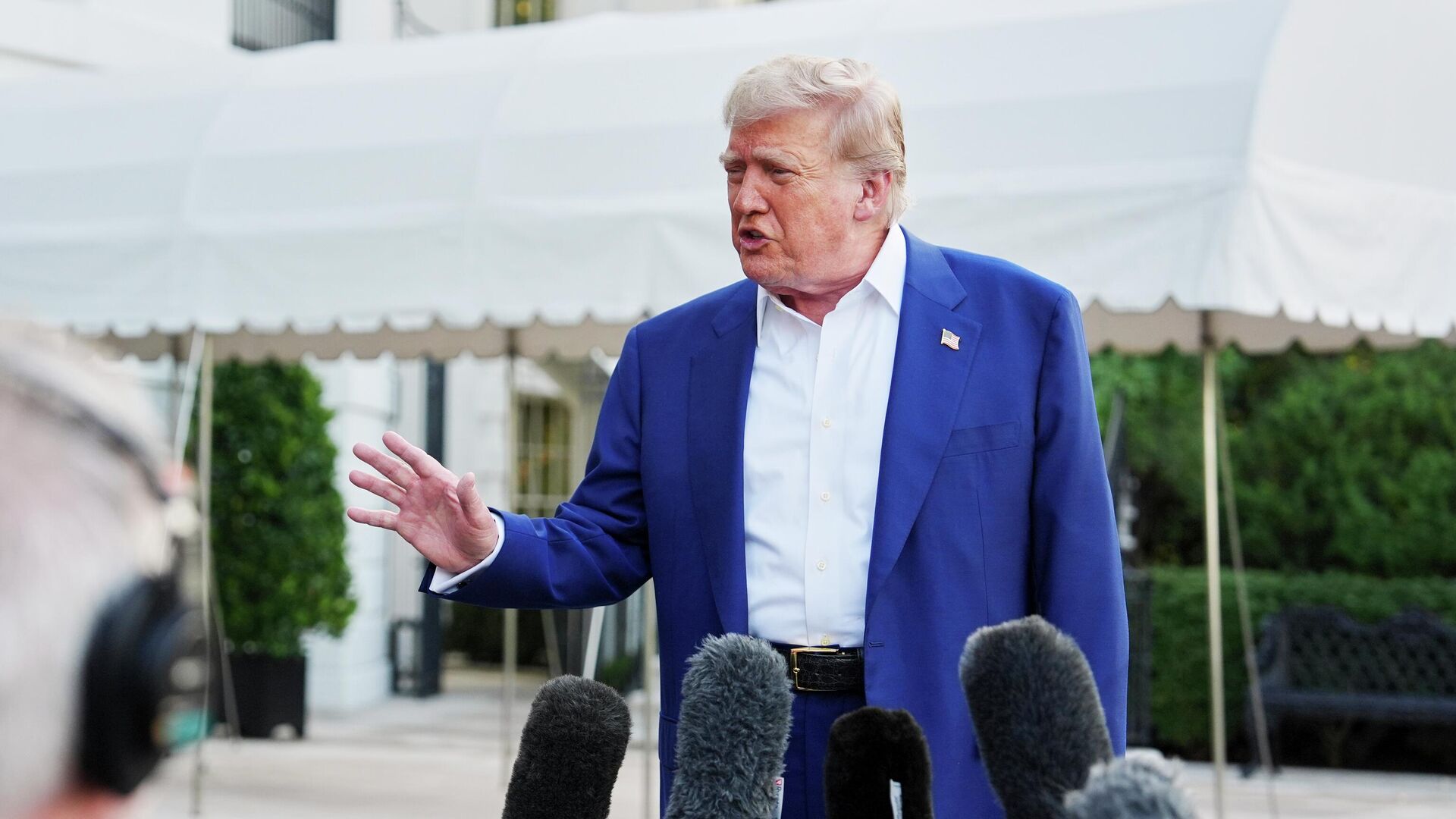 Президент США Дональд Трамп перед отправлением на саммит НАТО в Гааге - РИА Новости, 1920, 25.06.2025