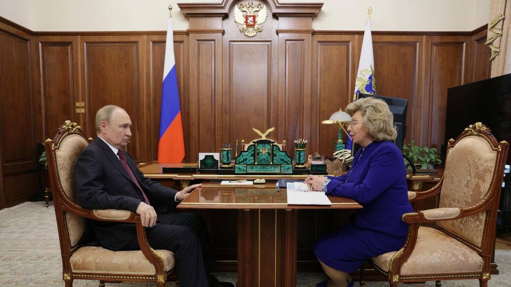 © РИА Новости / POOLПерейти в медиабанк<br>Президент РФ Владимир Путин и уполномоченный по правам человека в РФ Татьяна Москалькова во время встречи