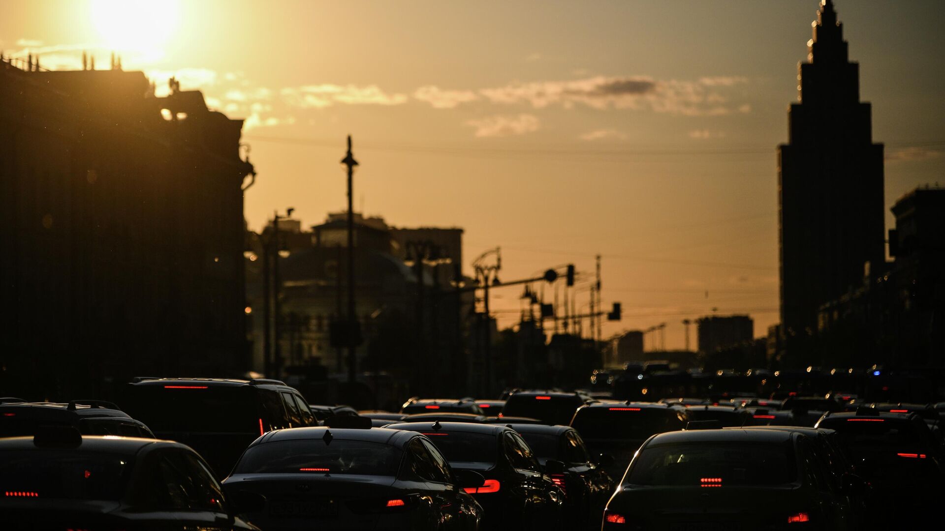 Автомобили на Тверской улице в Москве - РИА Новости, 1920, 24.06.2025