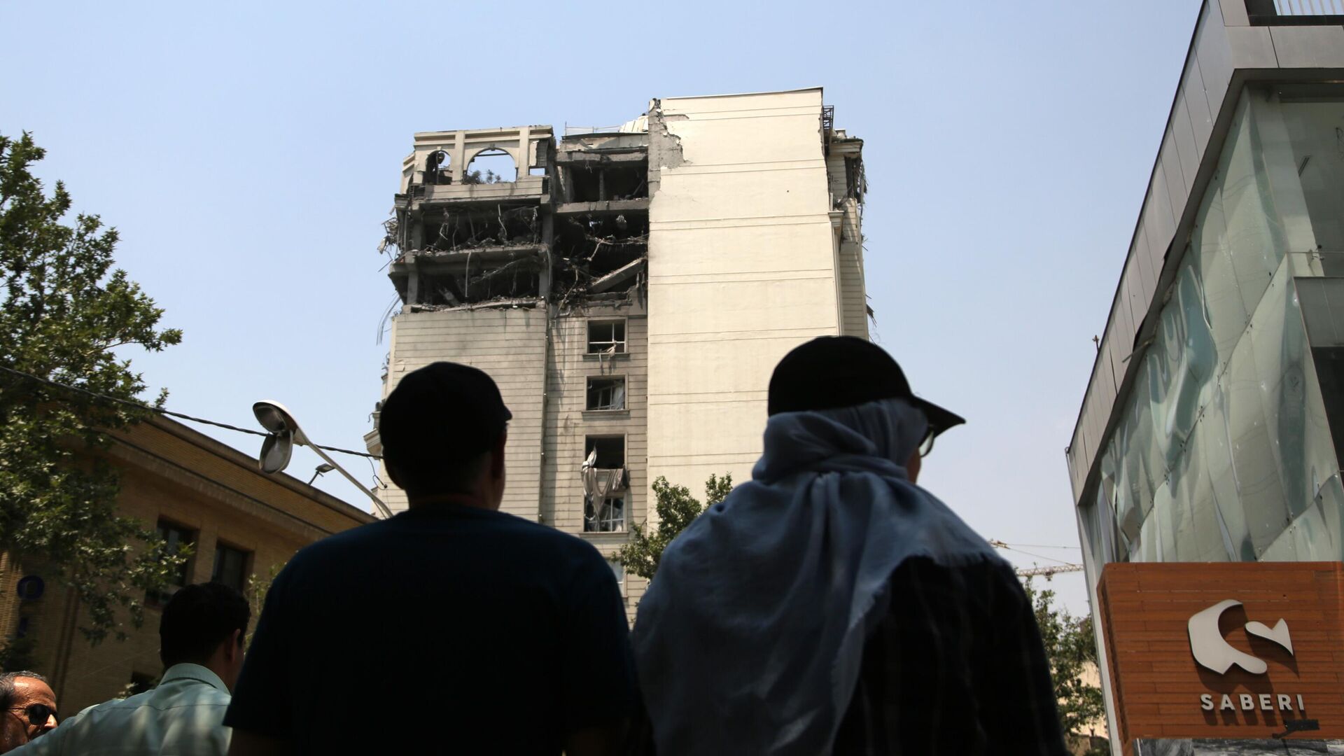 Разрушенное в результате израильского удара здание в Тегеране Разрушенное в результате израильского удара здание в Тегеране - РИА Новости, 1920, 24.06.2025